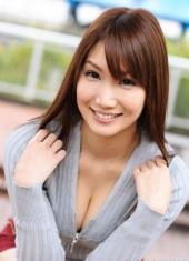 2012年出道的90后女优舞咲美娜的诱惑写真集