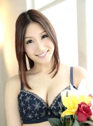 2012年出道的90后女优舞咲美娜的诱惑写真集