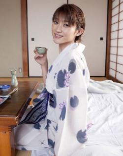 日本女优原幹恵最新写真美图很惹火