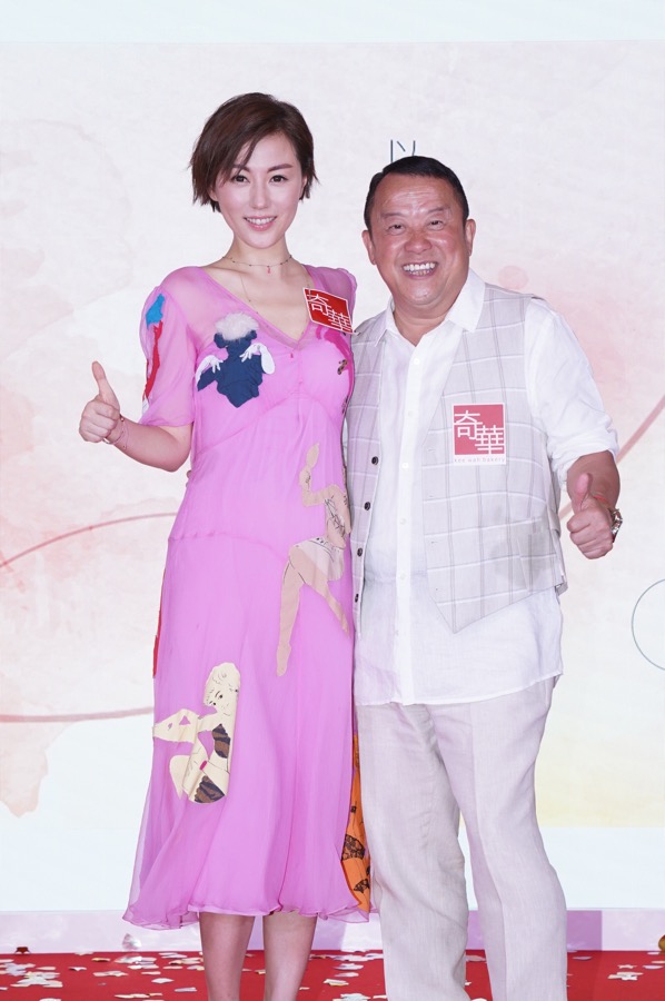 曾志伟开心演出“女儿奴”坏蛋 望早日喝媳妇茶